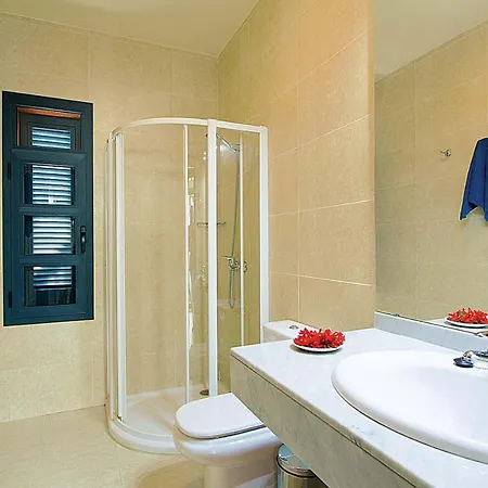 Playa Blanca Sleeps 4 Air Con Wifi Willa *